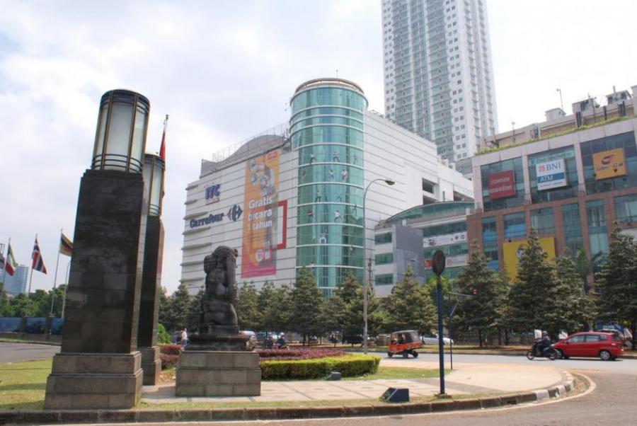 1. Kuningan City Mall, 2. Epiwalk, 3. Setiabudi One, 4. ITC Kuningan, 5. The Bellagio Boutique Mall, 6. Ciputra World, 7. Mall Ambasador Kuningan, 8. Kota Kasablanka, 9. Lotte Shopping Avenue, 10. Plaza Festival Kuningan