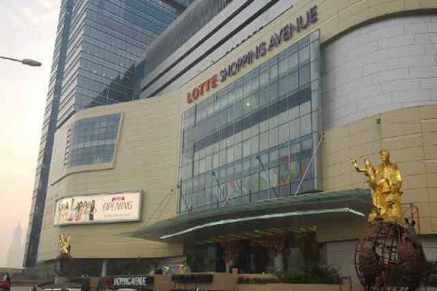 1. Kuningan City Mall, 2. Epiwalk, 3. Setiabudi One, 4. ITC Kuningan, 5. The Bellagio Boutique Mall, 6. Ciputra World, 7. Mall Ambasador Kuningan, 8. Kota Kasablanka, 9. Lotte Shopping Avenue, 10. Plaza Festival Kuningan
