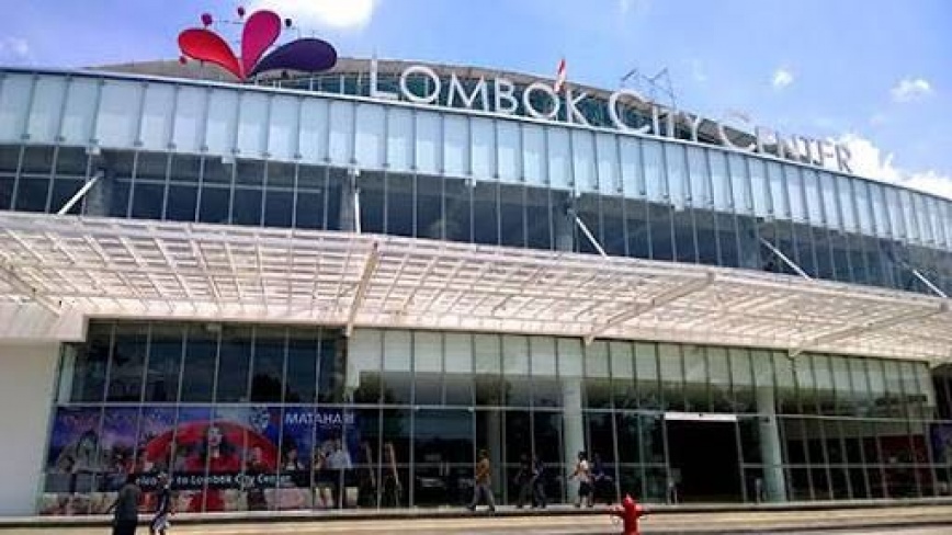 1. Lombok Epicentrum Mall, 2. Mataram Mall, 3. Lombok City Center, 4. Transmart Mataram Lombok, 5. Trawangan Jaya, 6. Pancor Trade Center, 7. Pasar Seni Senggigi, 8. Kompleks Pertokoan Praya, 9. Transmart Carrefour Mataram, 10. Pasar Labuan Lombok