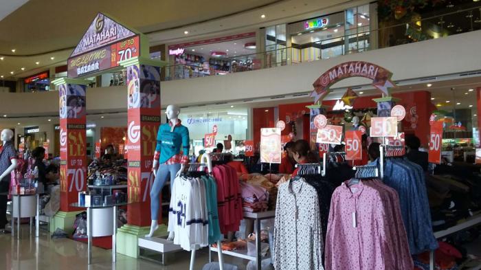 1. Lippo Plaza, 2. Hypermart Lippo, 3. Transmart Carrefour, 4. Flobamora Mall, 5. Ramayana Department Store, 6. Matahari Mall, 7. Kupang City Center