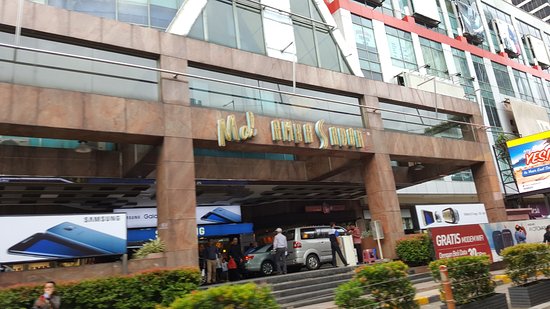 1. Kuningan City Mall, 2. Epiwalk, 3. Setiabudi One, 4. ITC Kuningan, 5. The Bellagio Boutique Mall, 6. Ciputra World, 7. Mall Ambasador Kuningan, 8. Kota Kasablanka, 9. Lotte Shopping Avenue, 10. Plaza Festival Kuningan