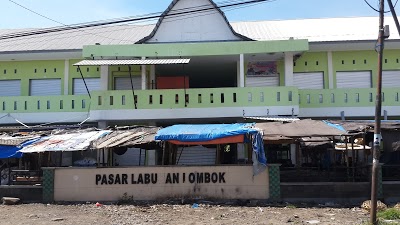1. Lombok Epicentrum Mall, 2. Mataram Mall, 3. Lombok City Center, 4. Transmart Mataram Lombok, 5. Trawangan Jaya, 6. Pancor Trade Center, 7. Pasar Seni Senggigi, 8. Kompleks Pertokoan Praya, 9. Transmart Carrefour Mataram, 10. Pasar Labuan Lombok