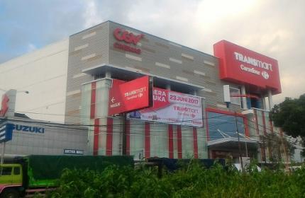 1. Lombok Epicentrum Mall, 2. Mataram Mall, 3. Lombok City Center, 4. Transmart Mataram Lombok, 5. Trawangan Jaya, 6. Pancor Trade Center, 7. Pasar Seni Senggigi, 8. Kompleks Pertokoan Praya, 9. Transmart Carrefour Mataram, 10. Pasar Labuan Lombok