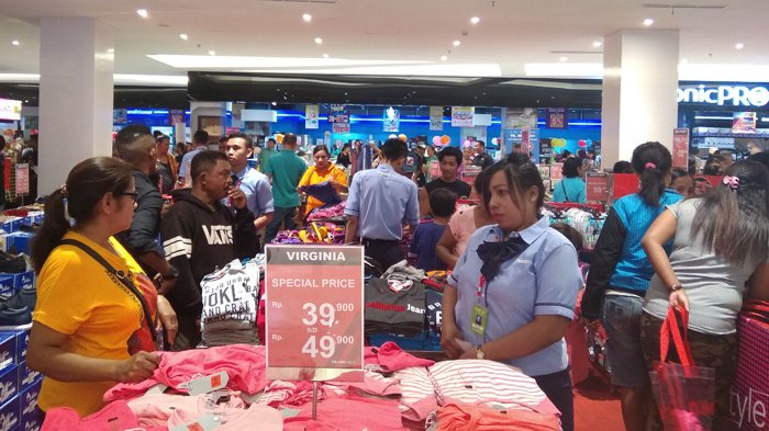 1. Lippo Plaza, 2. Hypermart Lippo, 3. Transmart Carrefour, 4. Flobamora Mall, 5. Ramayana Department Store, 6. Matahari Mall, 7. Kupang City Center