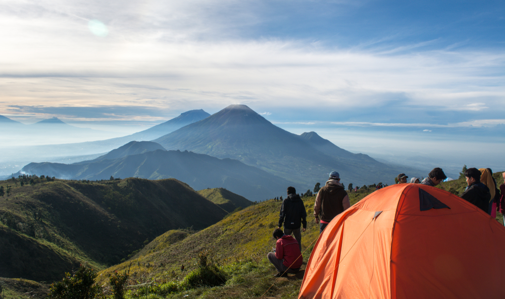 1. Naik Kereta Api Ekonomi, 2. Jangan Khawatir Saat Cari Penginapan Murah Dadakan, 3. Perhatikan Musim Saat Berkunjung, 4. Menikmati Sunrise Di Bukit Sikunir, 5. Menaklukan Gunung Prau, Berani ?, 6. Bawa Stok Baju Hangat Banyak, 7. Jangan Lupa Bawa Obat-obatan, 8. Wisata ke Candi dan Kawah Bersejarah, 9. Beli Oleh-oleh Khas Wonosobo, 10. Cicipi Kuliner Khas Wonosobo