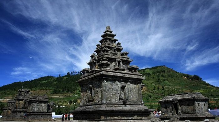 1. Naik Kereta Api Ekonomi, 2. Jangan Khawatir Saat Cari Penginapan Murah Dadakan, 3. Perhatikan Musim Saat Berkunjung, 4. Menikmati Sunrise Di Bukit Sikunir, 5. Menaklukan Gunung Prau, Berani ?, 6. Bawa Stok Baju Hangat Banyak, 7. Jangan Lupa Bawa Obat-obatan, 8. Wisata ke Candi dan Kawah Bersejarah, 9. Beli Oleh-oleh Khas Wonosobo, 10. Cicipi Kuliner Khas Wonosobo