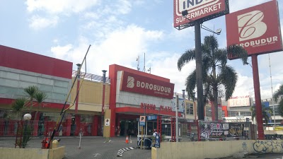 1. Kediri Town Square, 2. Mall Kediri, 3. Ramayana Department Store, 4. Dhoho Plaza, 5. Sri Ratu Mall, 6. Golden Swalayan, 7. Hayam Wuruk Trade Center, 8. Pasar HP second, 9. Transmart Mall, 10. Batik Suminar