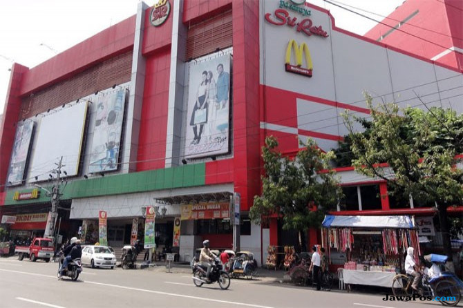 1. Kediri Town Square, 2. Mall Kediri, 3. Ramayana Department Store, 4. Dhoho Plaza, 5. Sri Ratu Mall, 6. Golden Swalayan, 7. Hayam Wuruk Trade Center, 8. Pasar HP second, 9. Transmart Mall, 10. Batik Suminar