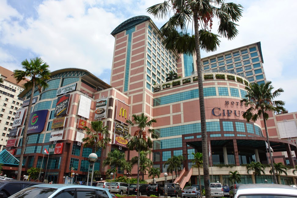 1. Central Park, 2. Mall Taman Anggrek, 3. Puri Indah Mall, 4. Season City Trade Mall, 5. Mall Ciputra, 6. Mall Daan Mogot, 7. Lippo Mall Puri, 8. Glodok Plaza, 9. Mall Taman Palem Cengkareng, 10. Harco Glodok