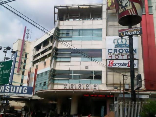 1. Central Park, 2. Mall Taman Anggrek, 3. Puri Indah Mall, 4. Season City Trade Mall, 5. Mall Ciputra, 6. Mall Daan Mogot, 7. Lippo Mall Puri, 8. Glodok Plaza, 9. Mall Taman Palem Cengkareng, 10. Harco Glodok