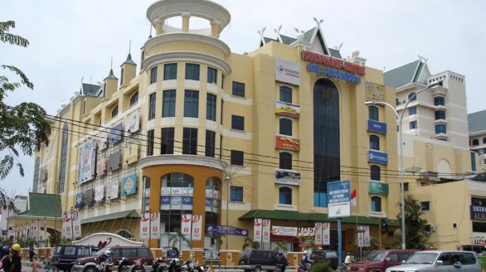 1. Mall SKA, 2. Mall Pekanbaru, 3. Sadira Plaza &amp; Tangram Hotel, 4. Senapelan Plaza, 5. Star City Square, 6. Mall Ciputra Seraya, 7. Plaza Sukaramai, 8. Citra Plaza, 9. Transmart carrefour, 10. Metropolitan City