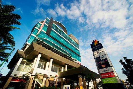 1. Mall SKA, 2. Mall Pekanbaru, 3. Sadira Plaza &amp; Tangram Hotel, 4. Senapelan Plaza, 5. Star City Square, 6. Mall Ciputra Seraya, 7. Plaza Sukaramai, 8. Citra Plaza, 9. Transmart carrefour, 10. Metropolitan City