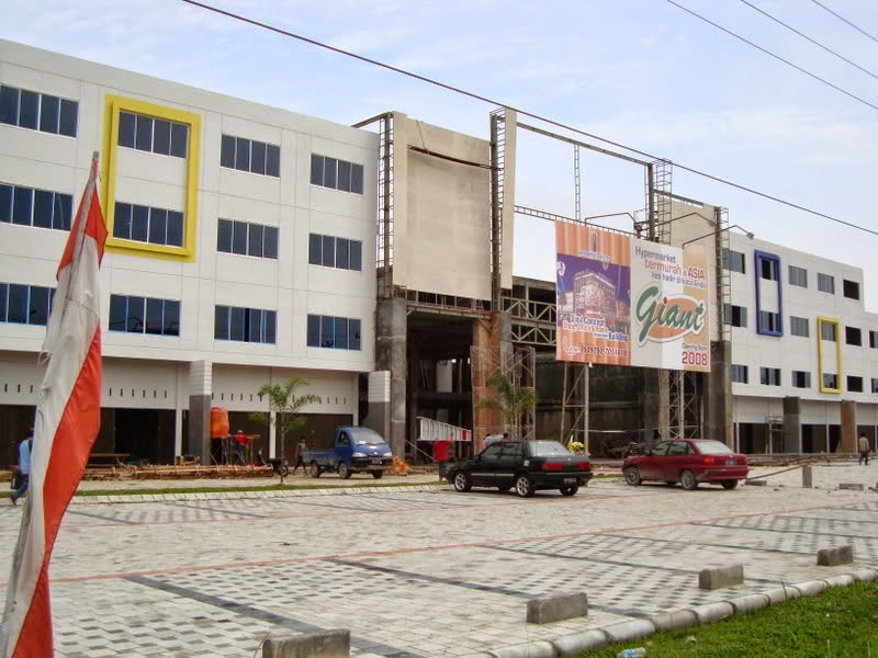 1. Mall SKA, 2. Mall Pekanbaru, 3. Sadira Plaza &amp; Tangram Hotel, 4. Senapelan Plaza, 5. Star City Square, 6. Mall Ciputra Seraya, 7. Plaza Sukaramai, 8. Citra Plaza, 9. Transmart carrefour, 10. Metropolitan City