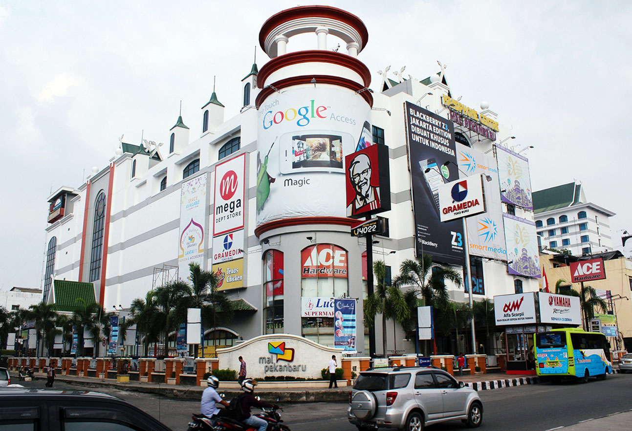 1. Mall SKA, 2. Mall Pekanbaru, 3. Sadira Plaza &amp; Tangram Hotel, 4. Senapelan Plaza, 5. Star City Square, 6. Mall Ciputra Seraya, 7. Plaza Sukaramai, 8. Citra Plaza, 9. Transmart carrefour, 10. Metropolitan City