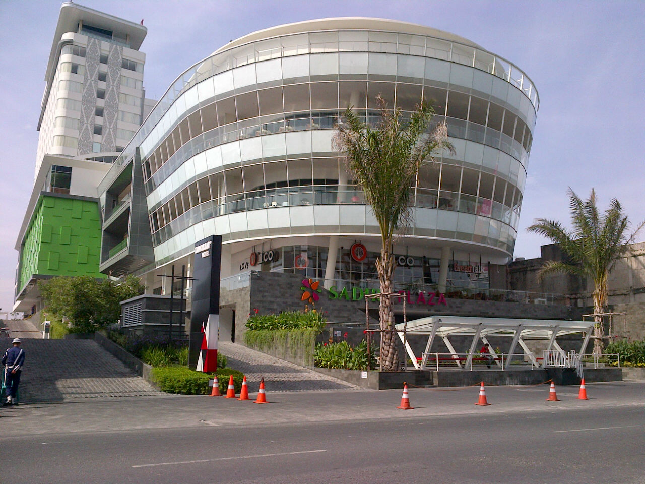1. Mall SKA, 2. Mall Pekanbaru, 3. Sadira Plaza &amp; Tangram Hotel, 4. Senapelan Plaza, 5. Star City Square, 6. Mall Ciputra Seraya, 7. Plaza Sukaramai, 8. Citra Plaza, 9. Transmart carrefour, 10. Metropolitan City