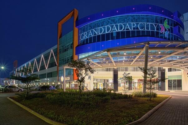 1. Aeon Mall BSD City, 2. International Trade Center (ITC) BSD, 3. IKEA Mall Alam Sutera, 4. Bintaro Jaya Xchange Mall, 5. Tangcity Superblock Mall, 6. Supermall Karawaci, 7. Bandara City Mall, 8. Living World Alam Sutera, 9. WTC Mall, 10. Summarecon Mall Serpong