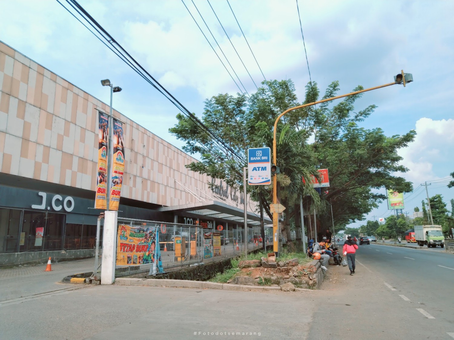 1. Paragon, 2. Mall Ciputra, 3. Java Supermall, 4. DP Mall, 5. Semarang Town Square, 6. Central City Mall, 7. Queen City Mall, 8. Transmart Setiabudi, 9. Metro Plaza, 10. Transmart Majapahit