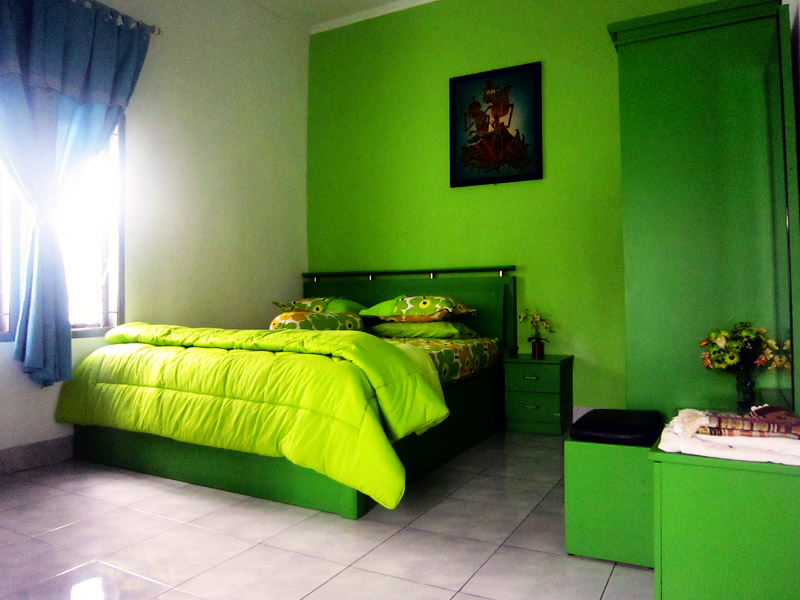 1. Abdi Homestay, 2. Lembah Echo Homestay and Convention, 3. Syafiq Homestay, 4. Puti Sari Banilai Homestay, 5. Ruqita Homestay, 6. Avia Homestay, 7. Wafaby Guesthouse Homestay, 8. Paris English Club & Homestay