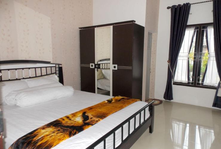 1. Abdi Homestay, 2. Lembah Echo Homestay and Convention, 3. Syafiq Homestay, 4. Puti Sari Banilai Homestay, 5. Ruqita Homestay, 6. Avia Homestay, 7. Wafaby Guesthouse Homestay, 8. Paris English Club & Homestay, 9. Homestay Izza Maryam, 10. Sahati Homestay