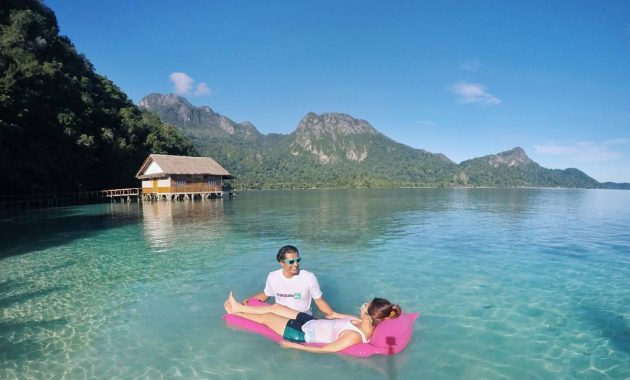 1. Yuktravel.com, 2. Vokamo.com, 3. Kakaban.co.id, 4. Laditatour.com, 5. Pikniknusantara.co.id, 6. Amazingtripplanner.com, 7. Fun-adventure.com, 8. Gogonesia.com, 9. Jelajahhemat.com, 10. Raja-wisata.com