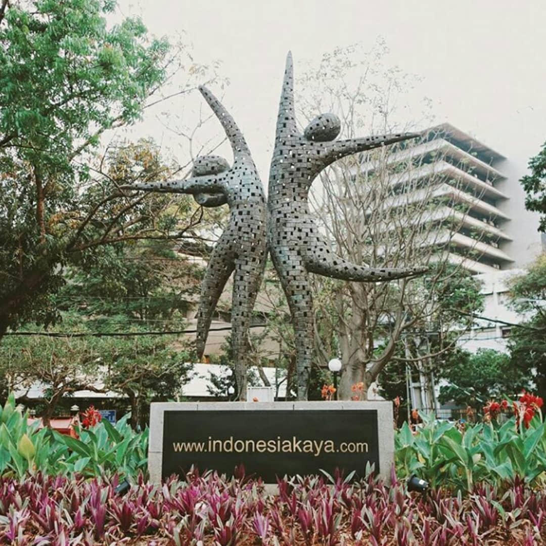 1. Air Mancur Menari, 2. Peresmian Taman, 3. Dulunya taman ini adalah taman KB, 4. Luas 5.000 meter persegi, 5. Siap dinikmati masyarakat umum, 6. Dekat Dengan Kawasan Simpang Lima, 7. Dekat Dengan GOR Tri Lomba Juang, 8. Taman yang memberikan warna baru di Kota Semarang, 9. Terletak di pusat kota, 10. Banyak unsur budaya