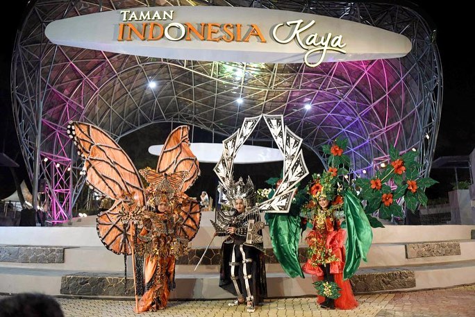 1. Air Mancur Menari, 2. Peresmian Taman, 3. Dulunya taman ini adalah taman KB, 4. Luas 5.000 meter persegi, 5. Siap dinikmati masyarakat umum, 6. Dekat Dengan Kawasan Simpang Lima, 7. Dekat Dengan GOR Tri Lomba Juang, 8. Taman yang memberikan warna baru di Kota Semarang, 9. Terletak di pusat kota, 10. Banyak unsur budaya