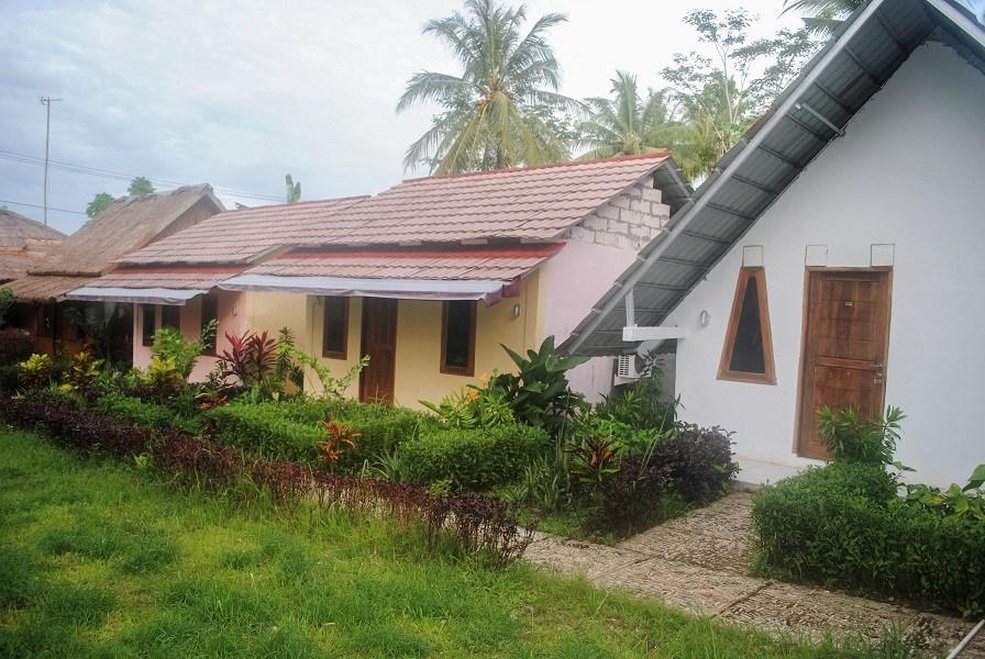 1. Pondok Mutiara Ibu, 2. Bora Bora Kalica, 3. Kalica Villa Resort, 4. Villa Blue Ocean, 5. Villa Ulin