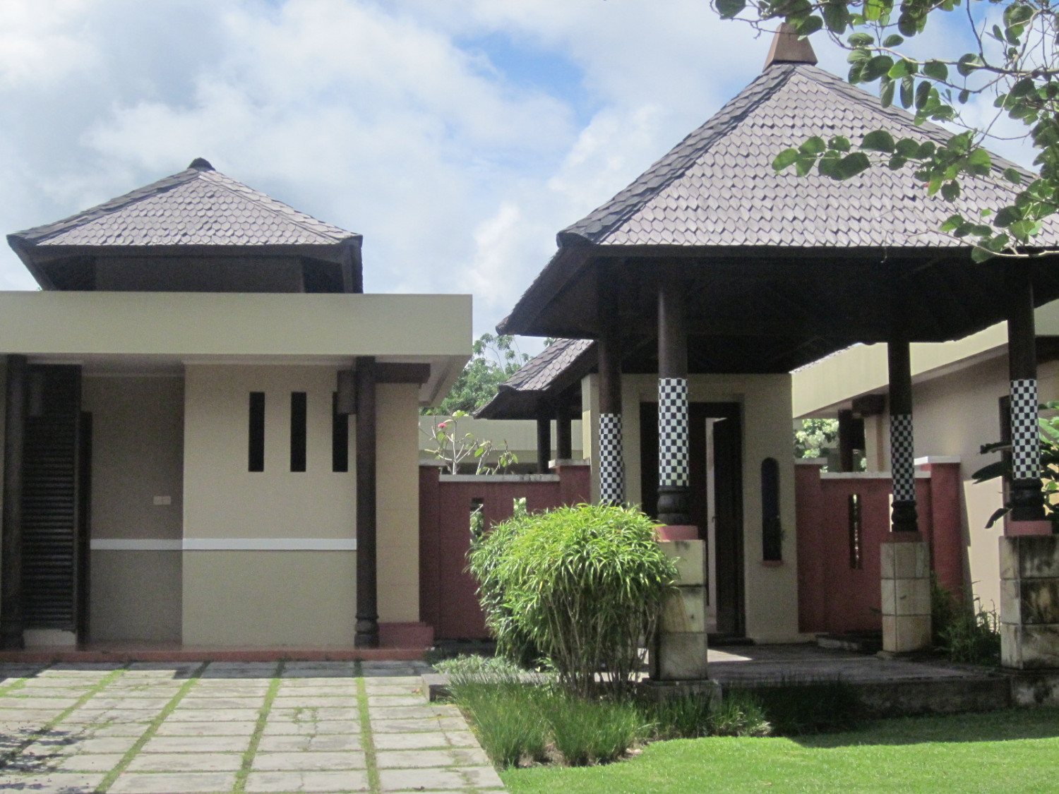 1. Pondok Mutiara Ibu, 2. Bora Bora Kalica, 3. Kalica Villa Resort, 4. Villa Blue Ocean, 5. Villa Ulin