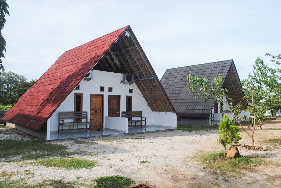 1. Pondok Mutiara Ibu, 2. Bora Bora Kalica, 3. Kalica Villa Resort, 4. Villa Blue Ocean, 5. Villa Ulin