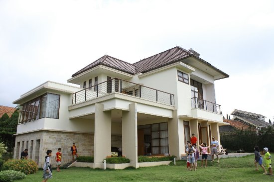 1. Villa Sophia, 2. Villa Aurelia, 3. Satria Biru, 4. Villa Istaghna, 5. Santo Yusuf, 6. Batu Merah, 7. Tipe Cartoon, 8. Tipe Nothingham, 9. Vila Arisela