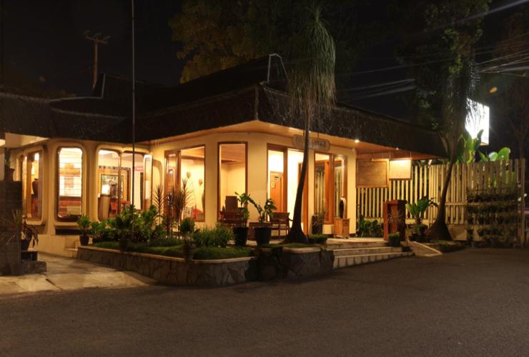 1. Sindang Reret Ciwidey, 2. Hotel Pesona Ciwidey, 3. Ciwidey Hills Radhina, 4. Pondok Winagung, 5. Hotel Albis