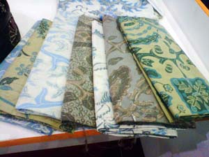 1. Keranjang Bambu Hiasan Batik, 2. Asbak Kaca Kerang, 3. Gantungan Kunci, 4. Tirai Kerang, 5. Tempat Tissue, 6. Lukisan, 7. Batik Tulis Cilacap, 8. Kerajinan Batok Kelapa, 9. Miniatur Kapal, 10. Daster Pantai