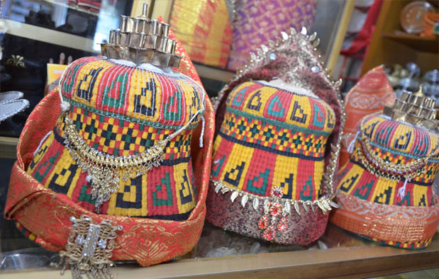 1. Rencong, 2. Tas Bordir, 3. Lambang Pinto, 4. Songket, 5. Kupiah Meukeutop, 6. Kaos Berslogan, 7. Ija Kroeng, 8. Sulam Kasab, 9. Boneka Pengantin, 10. Batik