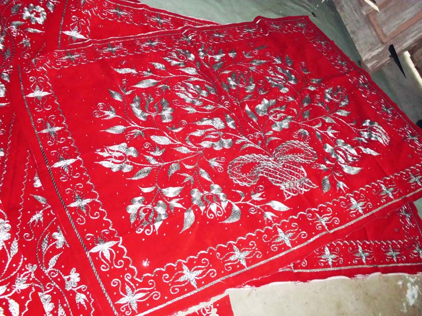 1. Rencong, 2. Tas Bordir, 3. Lambang Pinto, 4. Songket, 5. Kupiah Meukeutop, 6. Kaos Berslogan, 7. Ija Kroeng, 8. Sulam Kasab, 9. Boneka Pengantin, 10. Batik