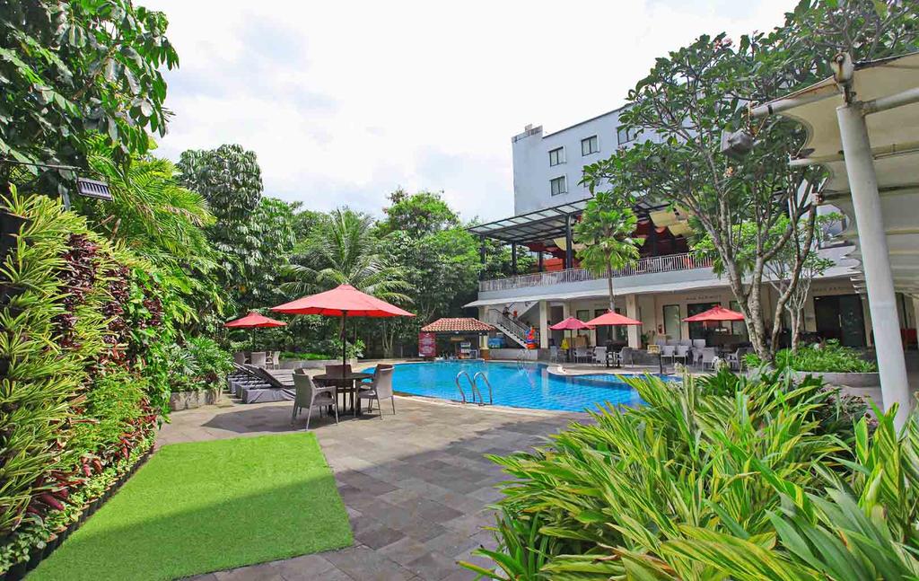 1. Pesona Alam Resort, 2. Aris Biru, 3. Royal Tulip Gunung Geulis, 4. Plataran Puncak, 5. The 101 Suryakencana, 6. R Hotel Rancamaya, 7. Gunung Geulis Cottages, 8. Novotel Bogor Golf Resort, 9. Puncak Pass Resort, 10. Padjajaran Suites Resort & Convention