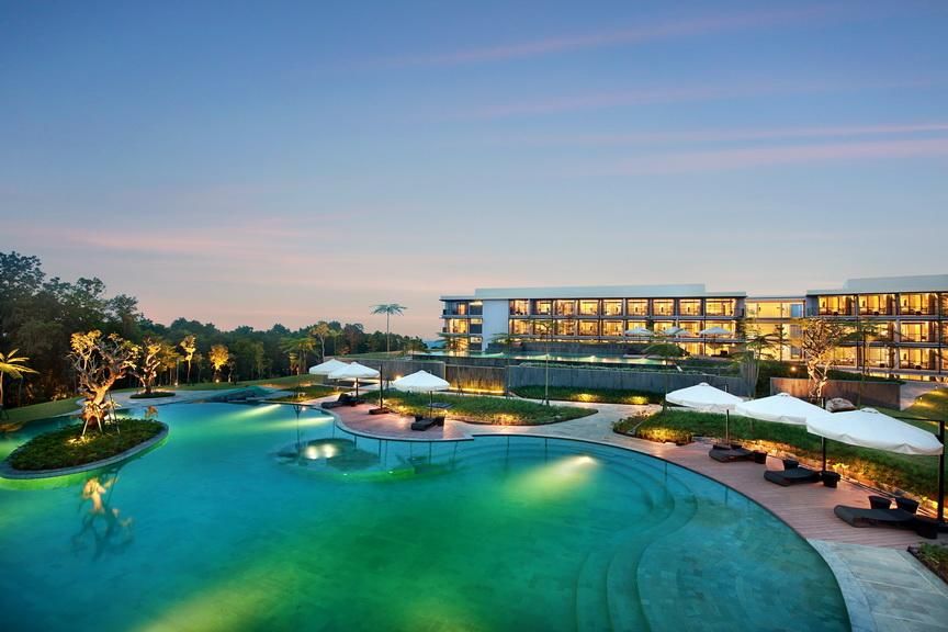 1. Pesona Alam Resort, 2. Aris Biru, 3. Royal Tulip Gunung Geulis, 4. Plataran Puncak, 5. The 101 Suryakencana, 6. R Hotel Rancamaya, 7. Gunung Geulis Cottages, 8. Novotel Bogor Golf Resort, 9. Puncak Pass Resort, 10. Padjajaran Suites Resort & Convention