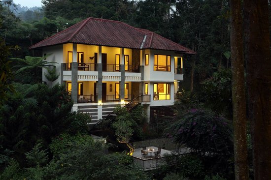 1. Pesona Alam Resort, 2. Aris Biru, 3. Royal Tulip Gunung Geulis, 4. Plataran Puncak, 5. The 101 Suryakencana, 6. R Hotel Rancamaya, 7. Gunung Geulis Cottages, 8. Novotel Bogor Golf Resort, 9. Puncak Pass Resort, 10. Padjajaran Suites Resort & Convention
