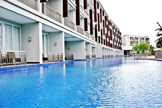 1. Pesona Alam Resort, 2. Aris Biru, 3. Royal Tulip Gunung Geulis, 4. Plataran Puncak, 5. The 101 Suryakencana, 6. R Hotel Rancamaya, 7. Gunung Geulis Cottages, 8. Novotel Bogor Golf Resort, 9. Puncak Pass Resort, 10. Padjajaran Suites Resort & Convention