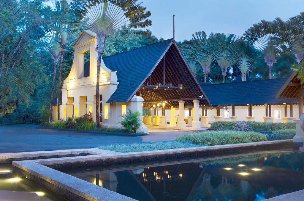 1. Pesona Alam Resort, 2. Aris Biru, 3. Royal Tulip Gunung Geulis, 4. Plataran Puncak, 5. The 101 Suryakencana, 6. R Hotel Rancamaya, 7. Gunung Geulis Cottages, 8. Novotel Bogor Golf Resort, 9. Puncak Pass Resort, 10. Padjajaran Suites Resort & Convention