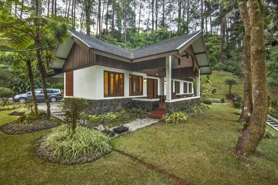 1. Pesona Alam Resort, 2. Aris Biru, 3. Royal Tulip Gunung Geulis, 4. Plataran Puncak, 5. The 101 Suryakencana, 6. R Hotel Rancamaya, 7. Gunung Geulis Cottages, 8. Novotel Bogor Golf Resort, 9. Puncak Pass Resort, 10. Padjajaran Suites Resort & Convention