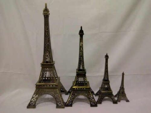 1. Wayang Golek, 2. Wayang Bambu, 3. Lesung Keramik, 4. Batik Tulis, 5. Ecodoe, 7. Kujang, 8. Lukisan Kaca, 9. Miniatur Menara Kujang, 10. Kaus Unchal