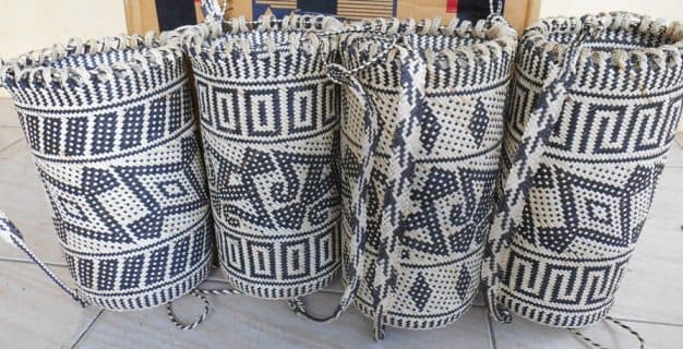 1. Souvenir dan Aksesoris Khas Suku Dayak, 2. Batik Khas Balikpapan, 3. Batu Mulia, 4. Kain Songket Balikpapan, 5. Tas Manik, 6. Kaos Khas, 7. Mandau, 8. Anjat, 9. Anyaman Lampit, 10. Miniatur Rumah Adat