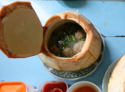 1. Bakso Untung Banyuwangi, 2. Kedai Bakso Osing, 3. Bakso Andre Banyuwangi, 4. Bakso Lobster, 5. Warung Bakso Mbak Tatik, 6. Lesehan Warung Tegal Bakso Mercon, 7. Bakso Kiki