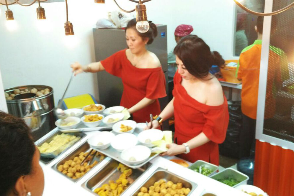 1. Bakso Cuankie Serayu, 2. Bakso Semar, 3. Bakso Malang Enggal, 4. Kedai Bakso Arief, 5. Bakso Djingkrak, 6. Bakso Bintang Avon, 7. Bakso Ceker Braga, 8. Bakso Rudal Anggrek, 9. Bakso Ikah Asgar, 10. Bakmi Encek