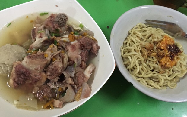 1. Bakso Cuankie Serayu, 2. Bakso Semar, 3. Bakso Malang Enggal, 4. Kedai Bakso Arief, 5. Bakso Djingkrak, 6. Bakso Bintang Avon, 7. Bakso Ceker Braga, 8. Bakso Rudal Anggrek, 9. Bakso Ikah Asgar, 10. Bakmi Encek