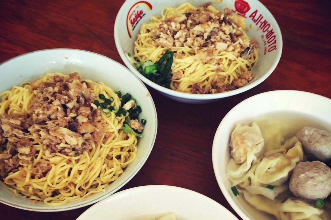 1. Bakso Cuankie Serayu, 2. Bakso Semar, 3. Bakso Malang Enggal, 4. Kedai Bakso Arief, 5. Bakso Djingkrak, 6. Bakso Bintang Avon, 7. Bakso Ceker Braga, 8. Bakso Rudal Anggrek, 9. Bakso Ikah Asgar, 10. Bakmi Encek