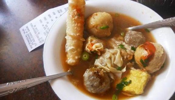 1. Bakso Cuankie Serayu, 2. Bakso Semar, 3. Bakso Malang Enggal, 4. Kedai Bakso Arief, 5. Bakso Djingkrak, 6. Bakso Bintang Avon, 7. Bakso Ceker Braga, 8. Bakso Rudal Anggrek, 9. Bakso Ikah Asgar, 10. Bakmi Encek