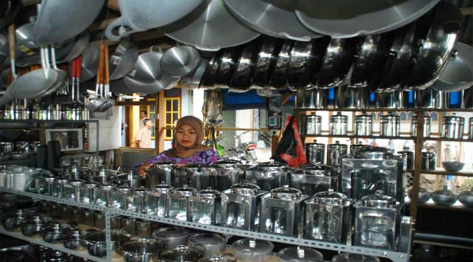 1. Batik Banyuwangi, 2. Kaos Banyuwangi, 3. Kerajinan Gintangan Banyuwangi, 4. Panci-Dandang Kalibaru, 5. Kerajinan Tas Batok, 6. Aksesoris Mobil Gandrung, 7. Asbak Kayu, 8. Kerajinan Gelas Lidi Besar, 9. Kerajinan Tas Tapas, 10. Miniatur Gandrung