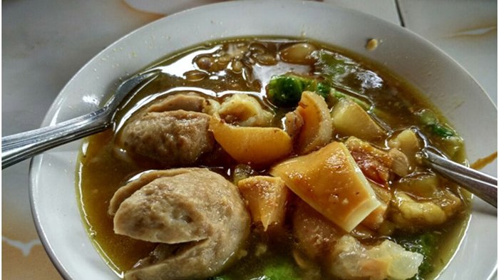 1. Bakso Untung Banyuwangi, 2. Kedai Bakso Osing, 3. Bakso Andre Banyuwangi, 4. Bakso Lobster, 5. Warung Bakso Mbak Tatik, 6. Lesehan Warung Tegal Bakso Mercon, 7. Bakso Kiki