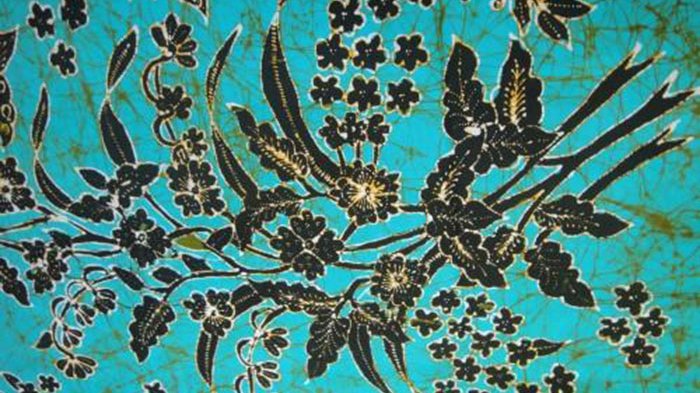 1. Batik Banyuwangi, 2. Kaos Banyuwangi, 3. Kerajinan Gintangan Banyuwangi, 4. Panci-Dandang Kalibaru, 5. Kerajinan Tas Batok, 6. Aksesoris Mobil Gandrung, 7. Asbak Kayu, 8. Kerajinan Gelas Lidi Besar, 9. Kerajinan Tas Tapas, 10. Miniatur Gandrung